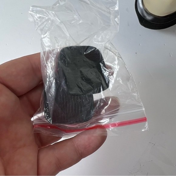 Aldo Women’s Black and Gold Women's Block Heels Size 6 NEW - Picture 11 of 12